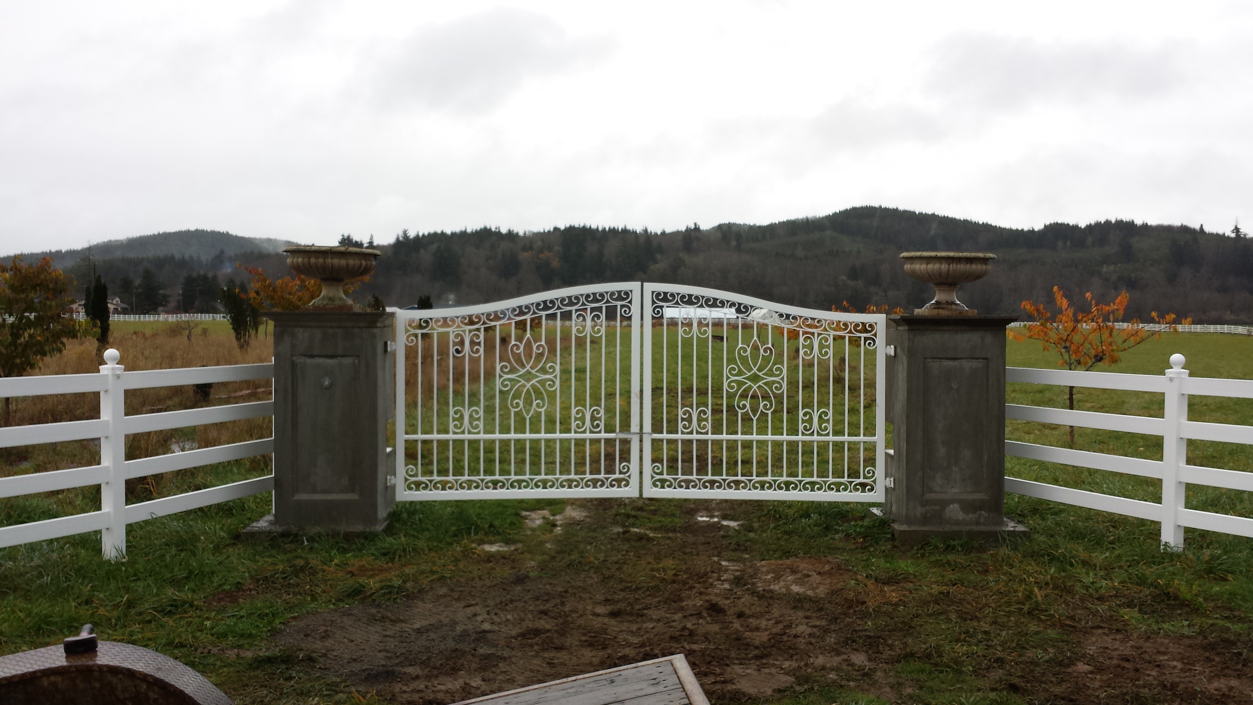 Custom fencing and gates in Washington State